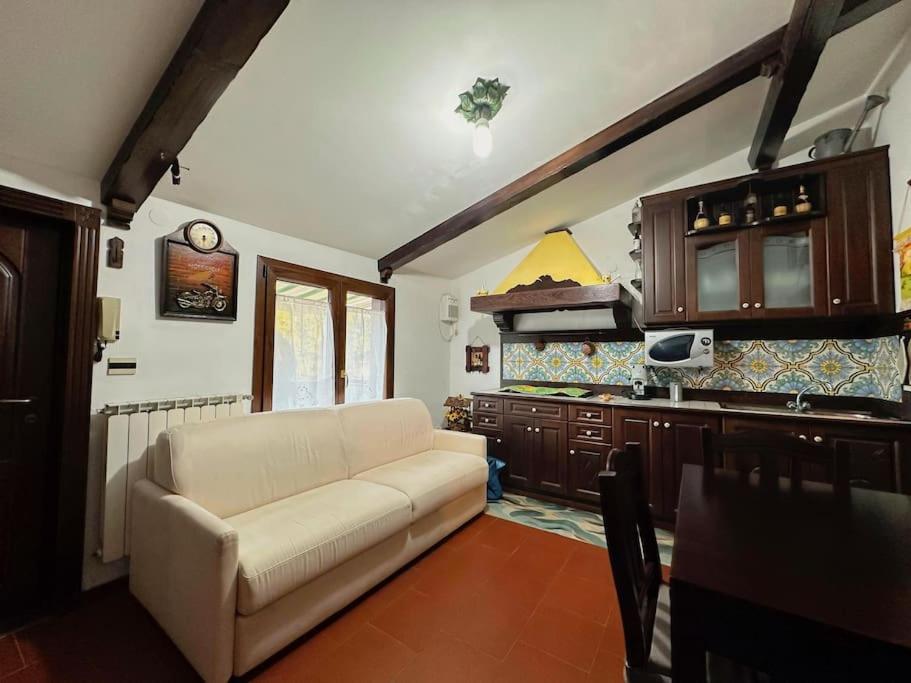 Free Parking La Bianca Neve Cottage Castel Di Sangro Exterior photo